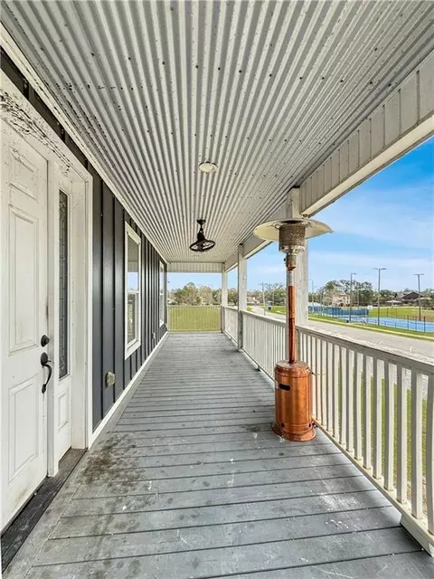 Exterior - 10501 Pin Oak Dr, Biloxi, MS 39532 photo 6 of 9