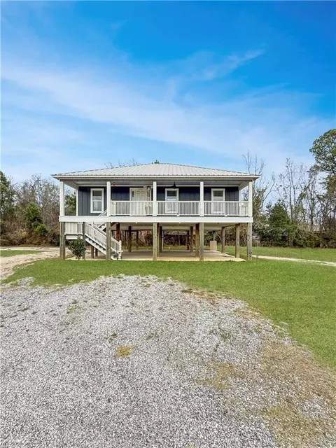 Exterior - 10501 Pin Oak Dr, Biloxi, MS 39532 photo 4 of 9