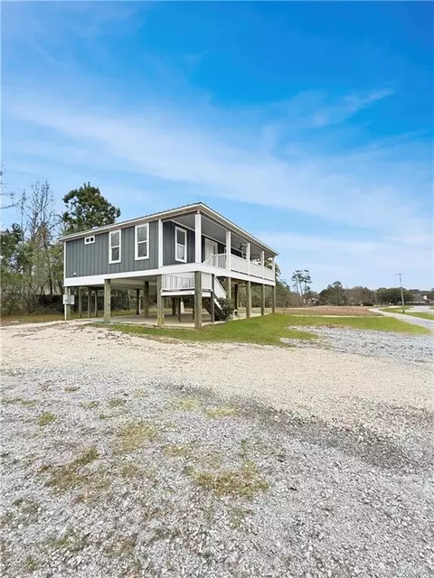 Exterior - 10501 Pin Oak Dr, Biloxi, MS 39532 photo 3 of 9