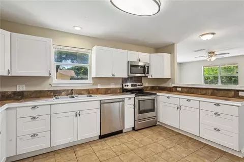 Kitchen - 2204 Robin St, Slidell, LA 70460 photo 2 of 2