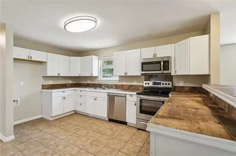 Kitchen - 2204 Robin St, Slidell, LA 70460 photo 1 of 2