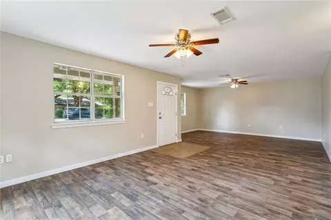 Living - 2204 Robin St, Slidell, LA 70460 photo 2 of 3