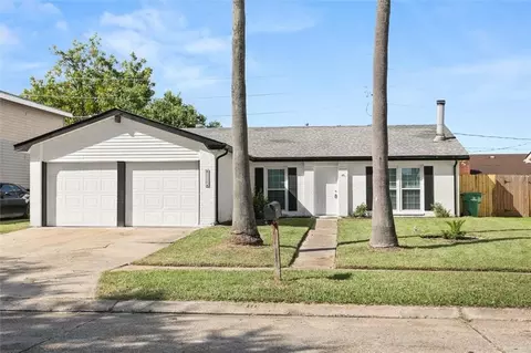 2536 Eastview Dr, Harvey, LA 70058