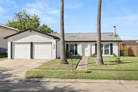 2536 Eastview Dr, Harvey, LA 70058