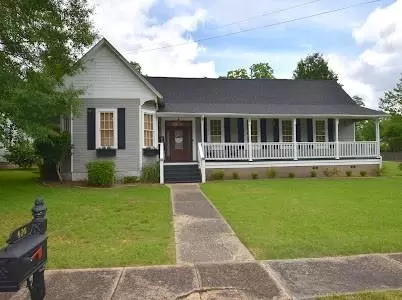 410 W Michigan St, Poplarville, MS 39470
