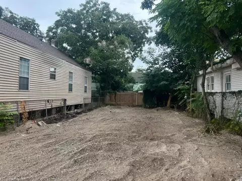 1207 Clouet St, New Orleans, LA 70117