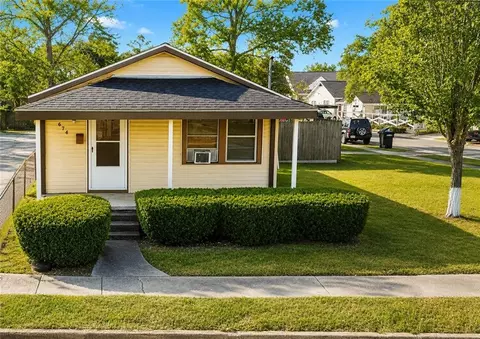 674 Hickory Ave, Harahan, LA 70123