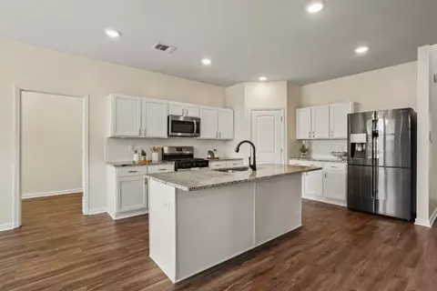 Kitchen - 75553 Joyce Dr, Covington, LA 70435 photo 1 of 2