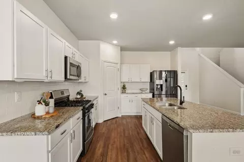 Kitchen - 75553 Joyce Dr, Covington, LA 70435 photo 2 of 2