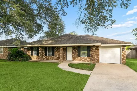 Exterior - 402 Barton Ave, Luling, LA 70070 photo 2 of 5