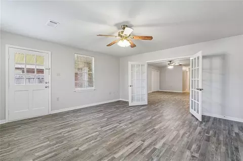 Living - 402 Barton Ave, Luling, LA 70070 photo 2 of 4