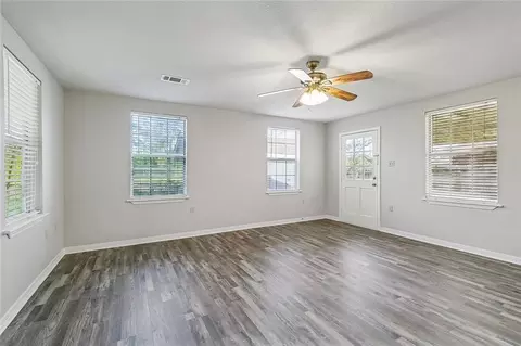 Living - 402 Barton Ave, Luling, LA 70070 photo 1 of 4