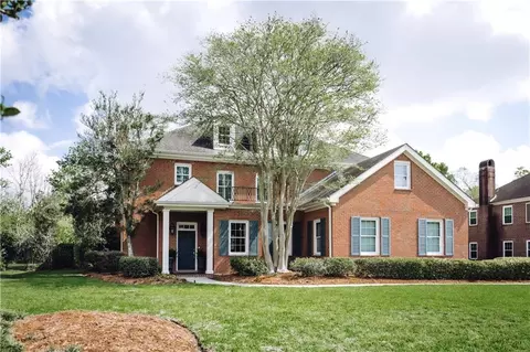 12 Grand Cypress Ct, New Orleans, LA 70131