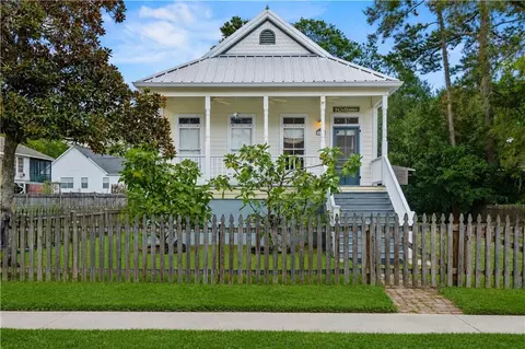 105 5th St, Madisonville, LA 70447
