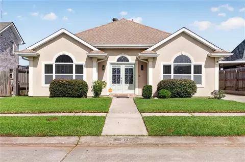 3708 Karen Dr, Chalmette, LA 70043