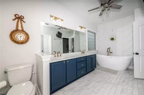 Bath - 3155 Grove Ct, Mandeville, LA 70448 photo 2 of 8