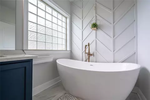 Bath - 3155 Grove Ct, Mandeville, LA 70448 photo 6 of 8