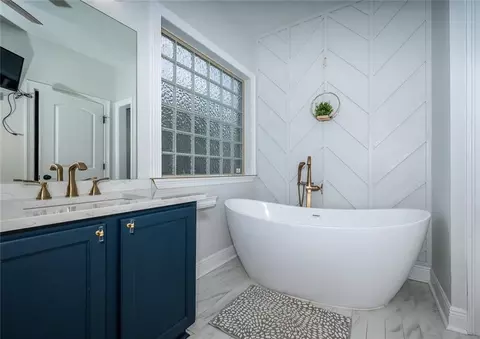Bath - 3155 Grove Ct, Mandeville, LA 70448 photo 5 of 8