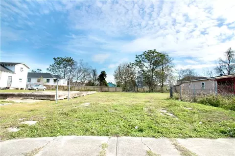 2321 Piety St, New Orleans, LA 70117
