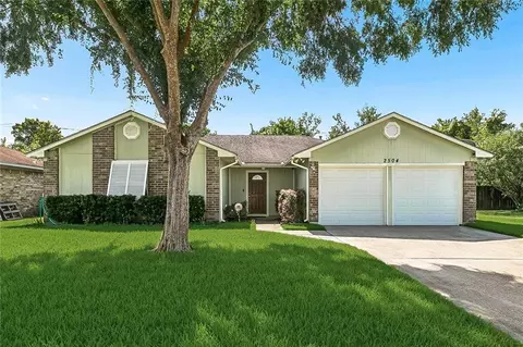 2504 English Colony Dr, Laplace, LA 70068
