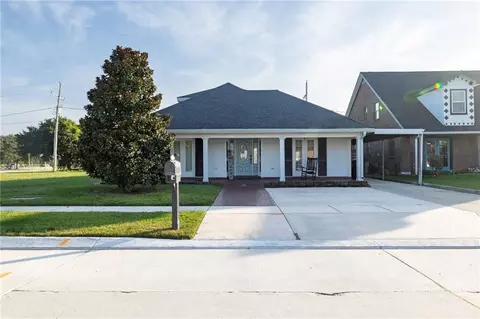 4208 Newport Dr, Meraux, LA 70075