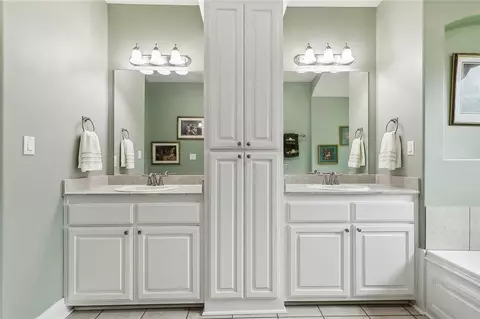Bath - 209 Beebalm Cir, Covington, LA 70435 photo 1 of 3