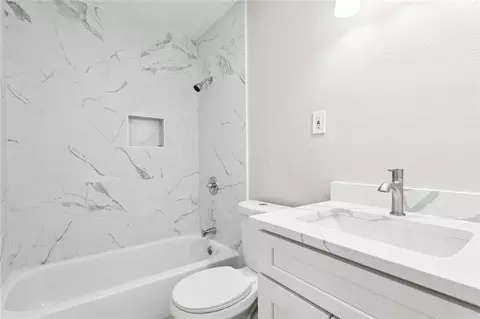 Bath - 641 Cameron Ct, Kenner, LA 70065 photo 2 of 2