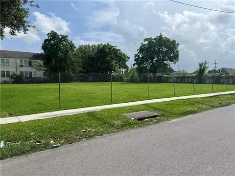 4336 Elysian Fields Ave, New Orleans, LA 70122 photo 2