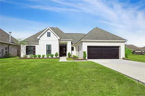 2037 White Dove Dr, Madisonville, LA 70447