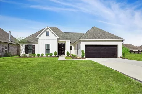 2037 White Dove Dr, Madisonville, LA 70447