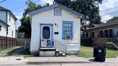2209 Leondias St, New Orleans, LA 70118
