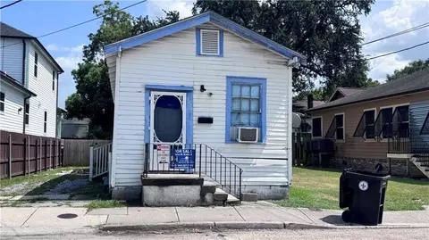 2209 Leondias St, New Orleans, LA 70118