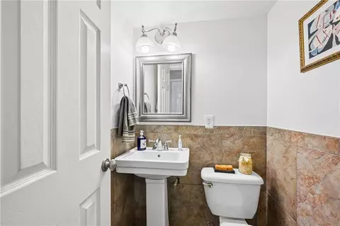 Bath - 469 Hickory Dr, Slidell, LA 70458 photo 1 of 3