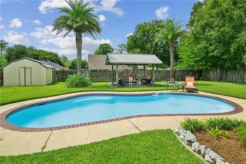 Exterior - 469 Hickory Dr, Slidell, LA 70458 photo 2 of 8