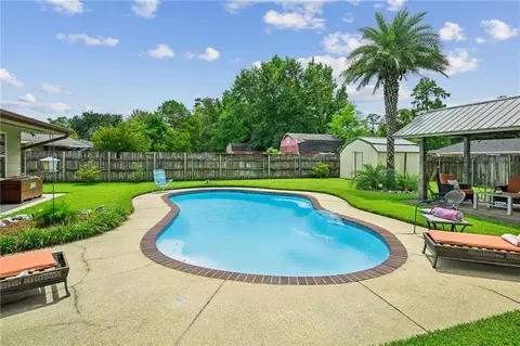 Exterior - 469 Hickory Dr, Slidell, LA 70458 photo 3 of 8