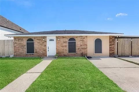3313 Dauterive Dr, Chalmette, LA 70043