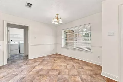 Dining - 428 Willowdale Blvd, Luling, LA 70070 photo 2 of 3