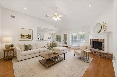 Living - 428 Willowdale Blvd, Luling, LA 70070 photo 1 of 4