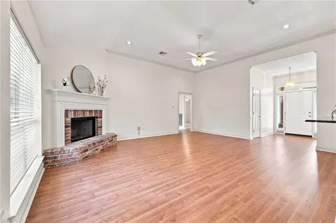 Living - 428 Willowdale Blvd, Luling, LA 70070 photo 3 of 4