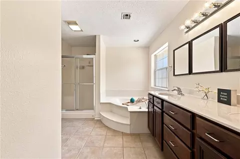 Bath - 428 Willowdale Blvd, Luling, LA 70070 photo 1 of 3