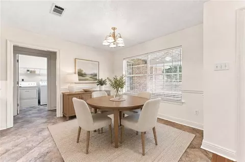 Dining - 428 Willowdale Blvd, Luling, LA 70070 photo 1 of 3