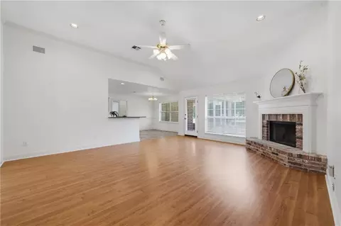 Living - 428 Willowdale Blvd, Luling, LA 70070 photo 2 of 4
