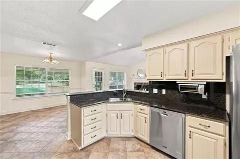 Kitchen - 428 Willowdale Blvd, Luling, LA 70070 photo 1 of 3
