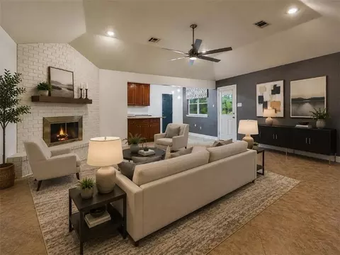 Living - 4237 Indiana Ave, Kenner, LA 70065 photo 3 of 6