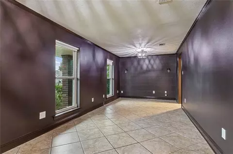 Living - 4237 Indiana Ave, Kenner, LA 70065 photo 2 of 6