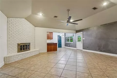 Living - 4237 Indiana Ave, Kenner, LA 70065 photo 4 of 6