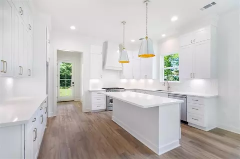 Kitchen - 301 W 27th Ave, Covington, LA 70433 photo 1 of 3