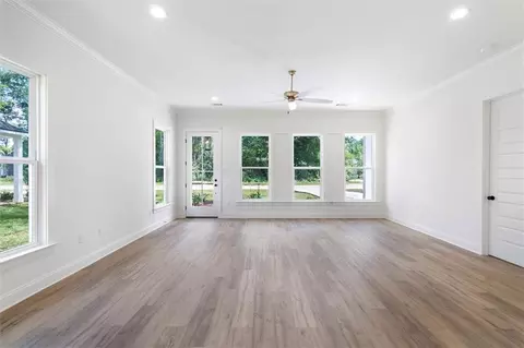 Living - 301 W 27th Ave, Covington, LA 70433 photo 2 of 2