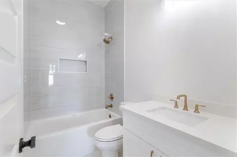Bath - 301 W 27th Ave, Covington, LA 70433 photo 1 of 2
