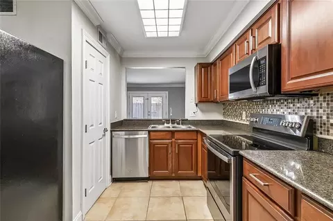 Kitchen - 4222 Paradis Ln, Kenner, LA 70065 photo 2 of 2